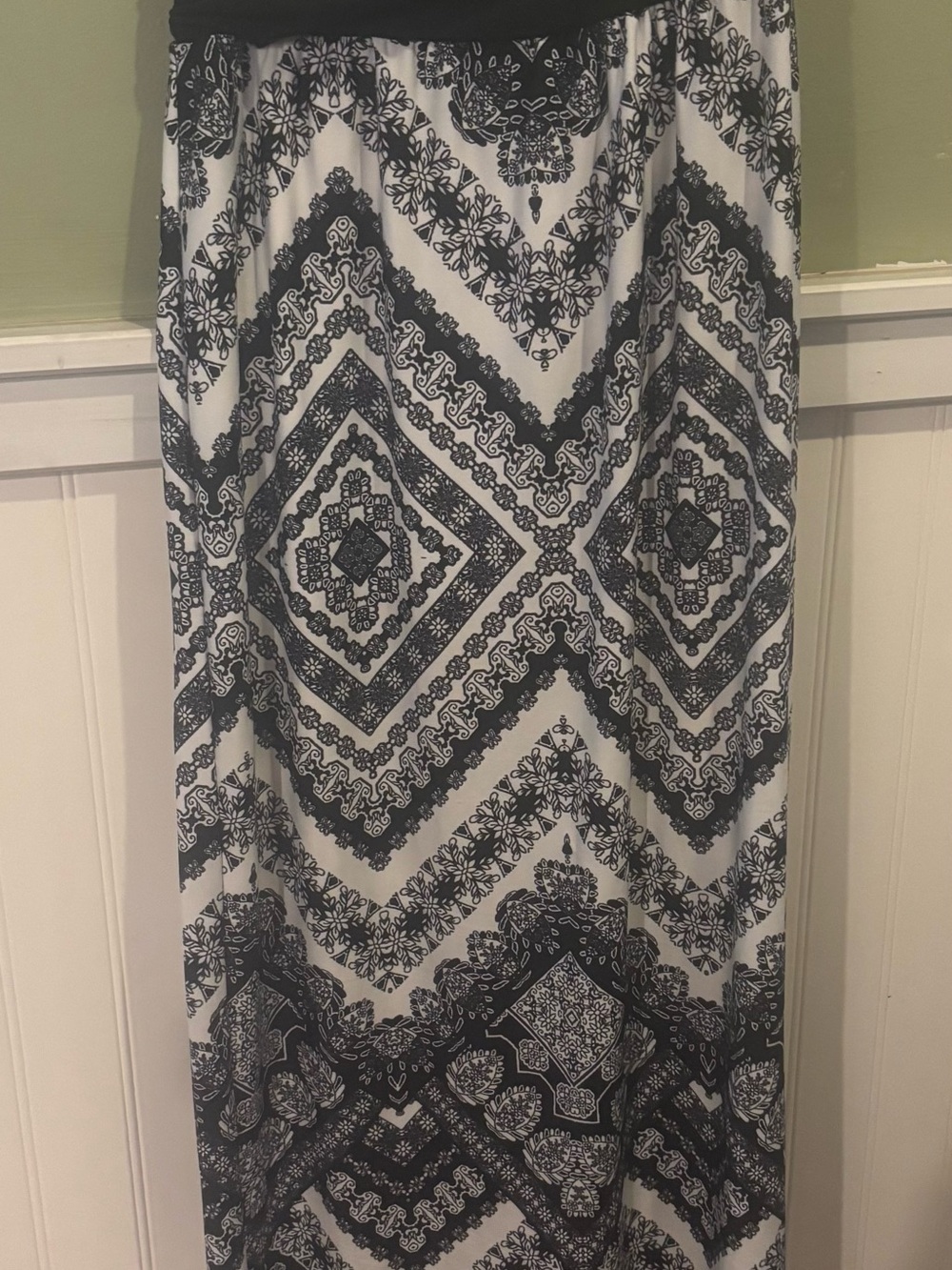 AB Studio Black and White Patterned Maxi Skirt